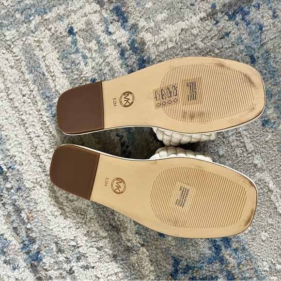 Michael Kors Cream slide sandal. Size 6.5. Like New - Picture 4 of 8